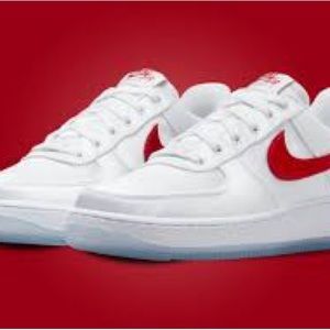 SPECIAL EDITORS RED NIKE AIR FORCE 1